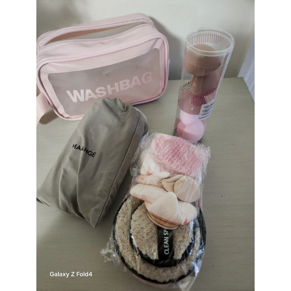 Complete Makeup Set – Brushes, Sponges & Storage Bags (New)